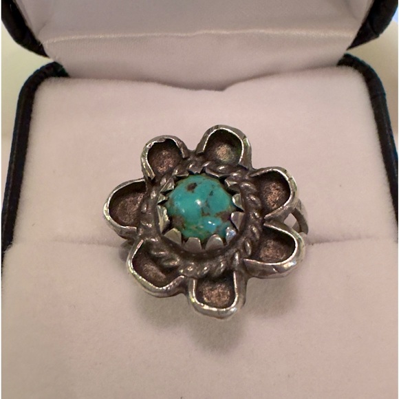 Vintage 925 Genuine Turquoise Flower Ring. Handmade Ring with beautiful design - Picture 11 of 16